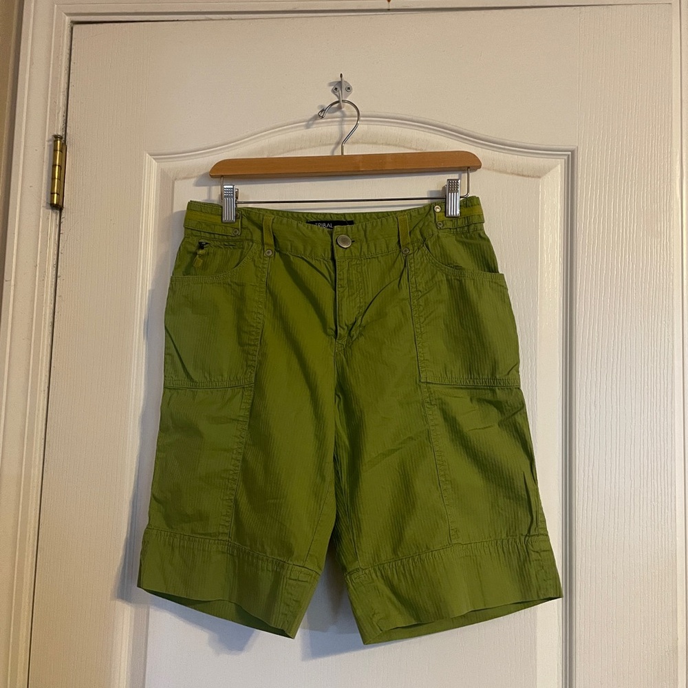 Tribal Bermuda Shorts Womens 8 Green Excellent Cargo Utility Cotton 58750-273
